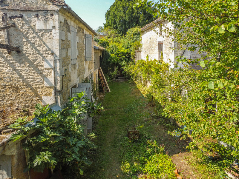 French property for sale in Angoulême, Charente - €249,000 - photo 2