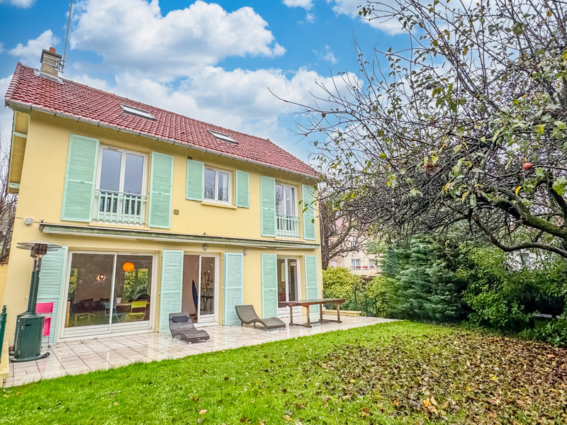 French property for sale in Saint-Maur-des-Fossés, Val-de-Marne - €1,045,000 - photo 0