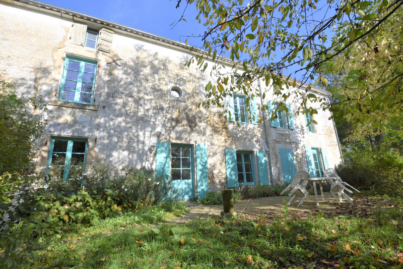 Maison à vendre à Marsais, Charente-Maritime - 405 000 € - photo 1