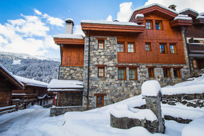 chalet de 10 chambres,  proche du centre du village, des pistes de ski, 3 vallées, Courchevel