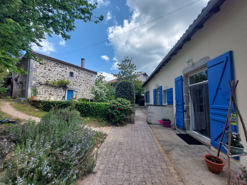 French property for sale in Bussière-Badil, Dordogne - &#8364;487,600 - photo 4
