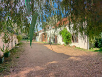 Propriété à vendre à Feusines, Indre - 150 000 € - photo n°1