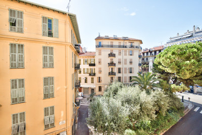 French property for sale in Nice, Alpes-Maritimes - €672,000 - photo 8