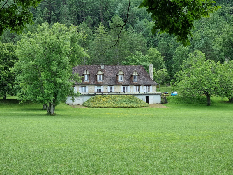 Maison à vendre à Bassillac et Auberoche, Dordogne - 600 000 € - photo 1 Maison à vendre à Bassillac et Auberoche, Dordogne - 600 000 € - photo 1