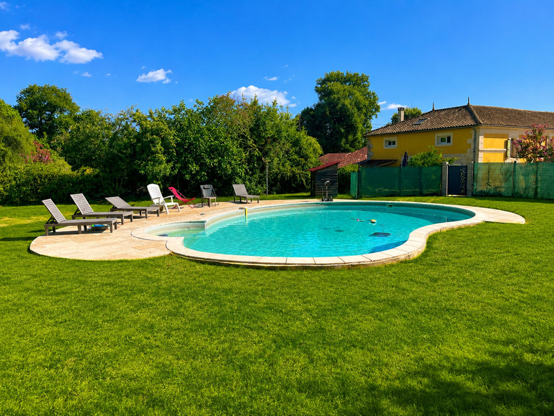 French property for sale in Saint-Simon-de-Bordes, Charente-Maritime - €473,000 - photo 3