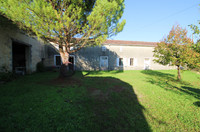 Maison à vendre à Ranville-Breuillaud, Charente - 88.000 € - photo 3