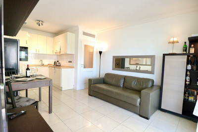 French property for sale in Cannes, Alpes-Maritimes - €374,500 - photo 2