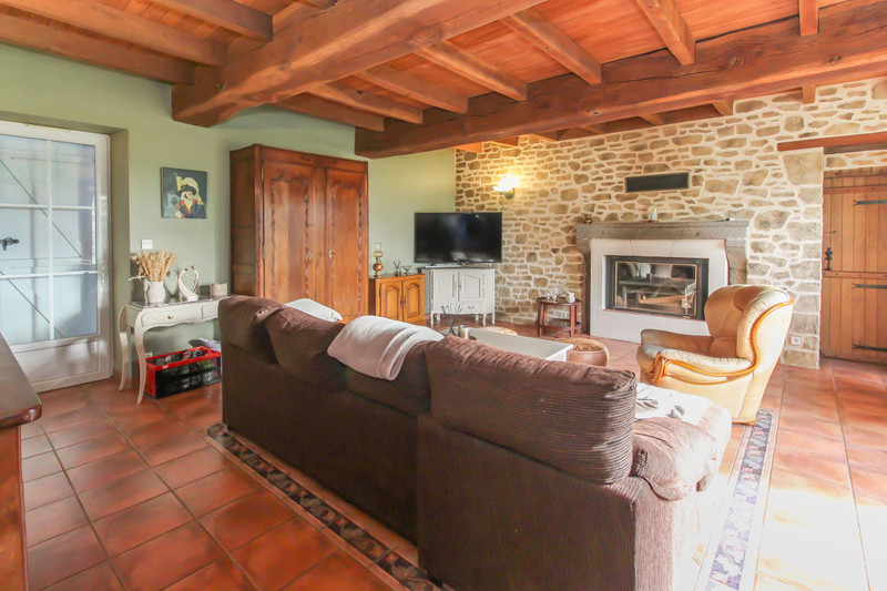 French property for sale in Chiché, Deux-Sèvres - €383,640 - photo 4