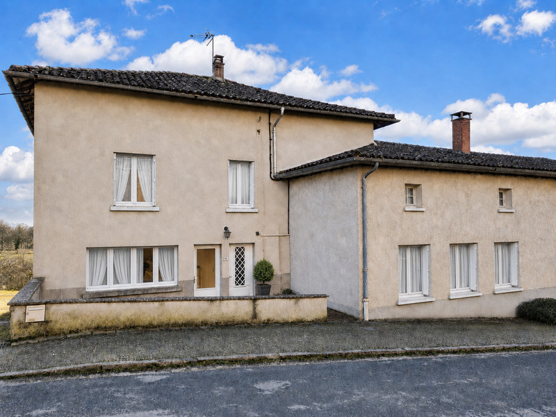French property for sale in Brigueuil, Charente - €141,700 - photo 0