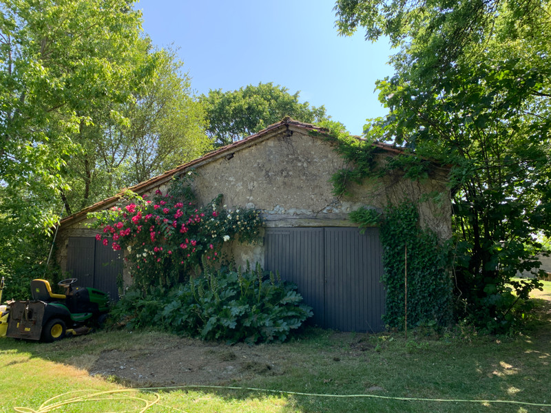 French property for sale in Condéon, Charente - €235,400 - photo 3
