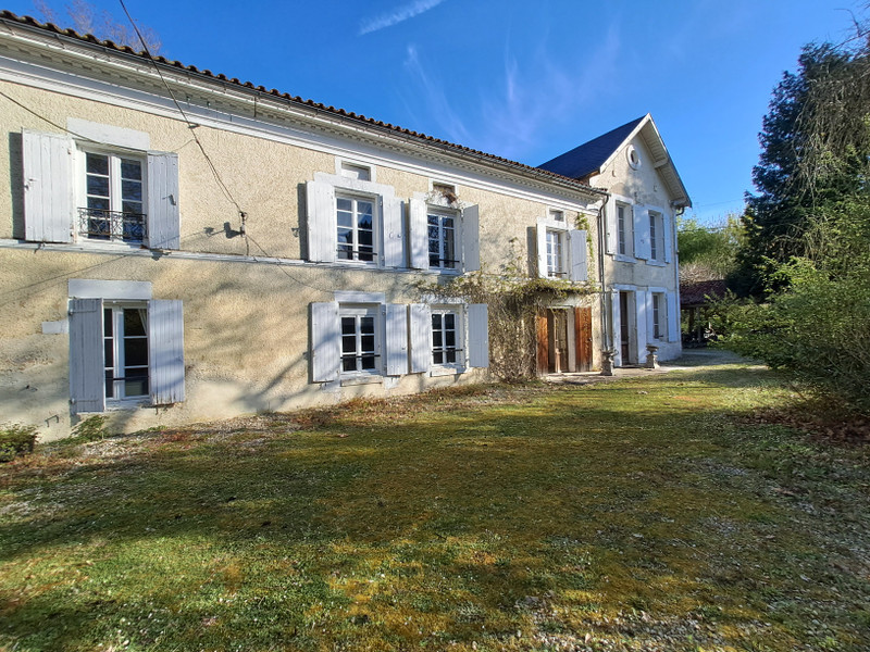 French property for sale in Cressé, Charente-Maritime - €349,800 - photo 2