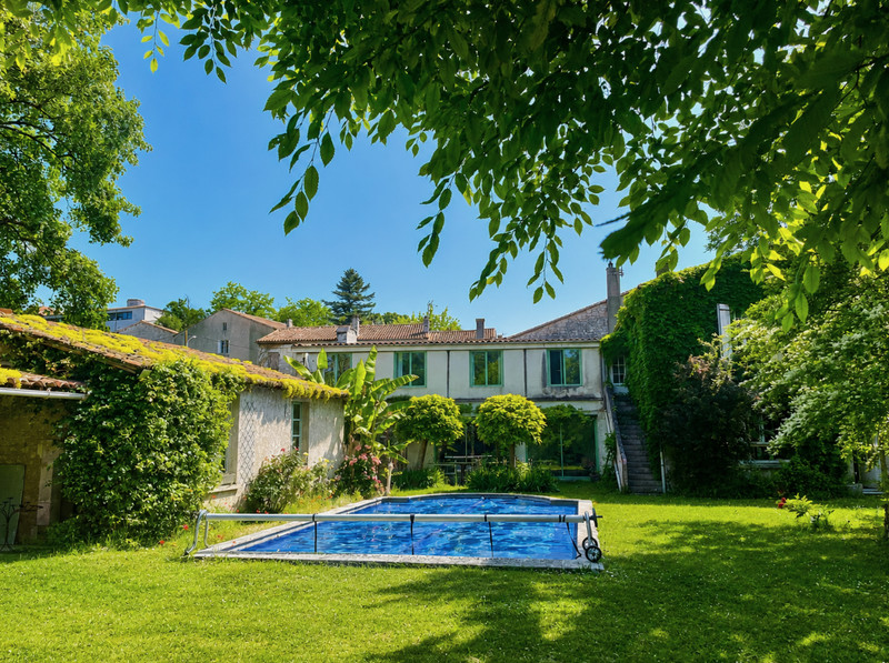 French property for sale in Coteaux-du-Blanzacais, Charente - €199,900 - photo 0