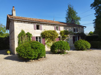 Maison à vendre à Clussais-la-Pommeraie, Deux-Sèvres - 376.300 € - photo 2