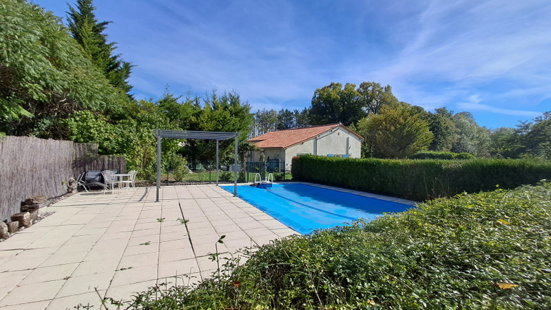 French property for sale in Cherval, Dordogne - €168,500 - photo 1
