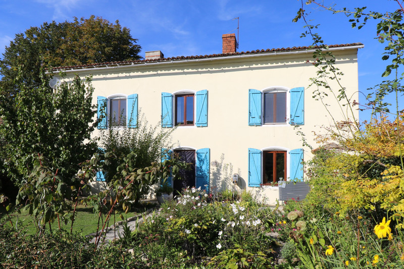 French property for sale in Montjean, Charente - €263,940 - photo 2