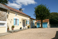 Maison à vendre à Chalais, Dordogne - 360 400 € - photo 1
