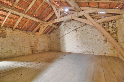 French property for sale in Thuré, Vienne - €56,600 - photo 5