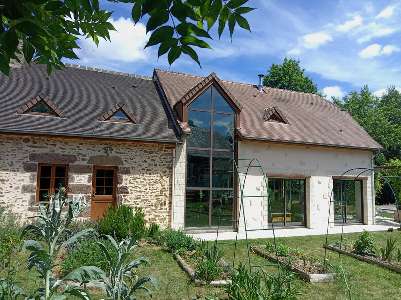Propriété à vendre à Mont-Saint-Jean, Sarthe - 379 000 €