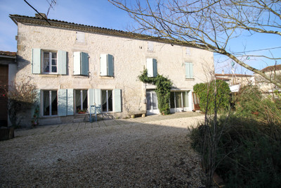 Maison à vendre à Matha, Charente-Maritime, Poitou-Charentes, avec Leggett Immobilier