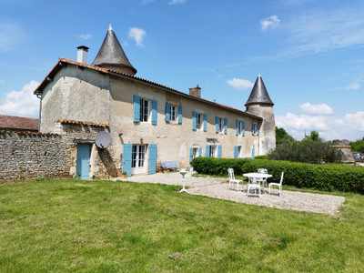 Chateau à vendre à Civray, Vienne, Poitou-Charentes, avec Leggett Immobilier