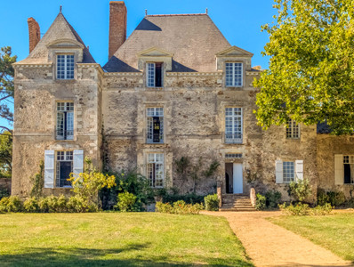 Chateau à vendre à Le Loroux-Bottereau, Loire-Atlantique, Pays de la Loire, avec Leggett Immobilier