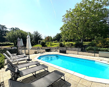 French property for sale in Barbezieux-Saint-Hilaire, Charente - €386,900 - photo 2