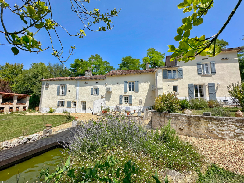 Maison à vendre à Verteillac, Dordogne - 370.000 € - photo 1