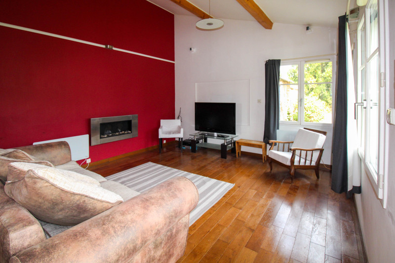 French property for sale in Saint-Jean-d'Angély, Charente-Maritime - €167,000 - photo 3