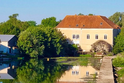 Moulin à vendre à Huillé-Lézigné, Maine-et-Loire, Pays de la Loire, avec Leggett Immobilier