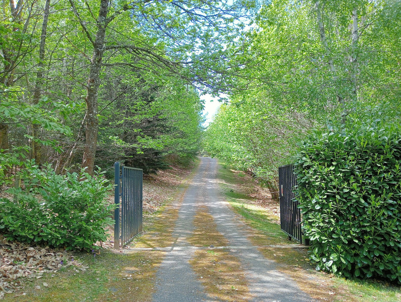 French property for sale in Neuvic, Corrèze - €885,000 - photo 1