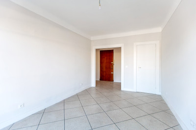 French property for sale in Nice, Alpes-Maritimes - €280,000 - photo 3