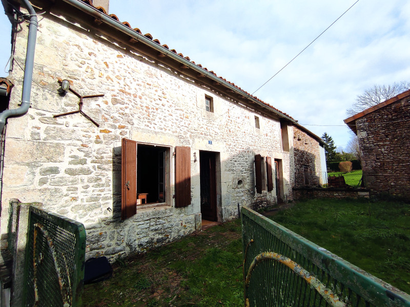Maison à vendre en PoitouCharentes Charente Maison de hameau à
