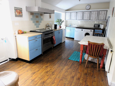 French property for sale in Châteauneuf-du-Faou, Finistère - €224,700 - photo 3