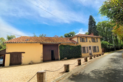 Maison à vendre à Terres-de-Haute-Charente, Charente, Poitou-Charentes, avec Leggett Immobilier