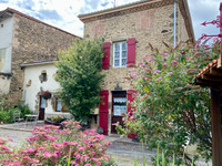 Maison à Rochechouart, Haute-Vienne - photo 1