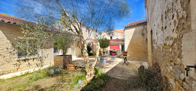 French property for sale in Maillezais, Vendée - €299,600 - photo 1