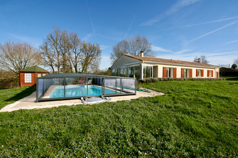 Maison à vendre à Montbron, Charente - 349 800 € - photo 1