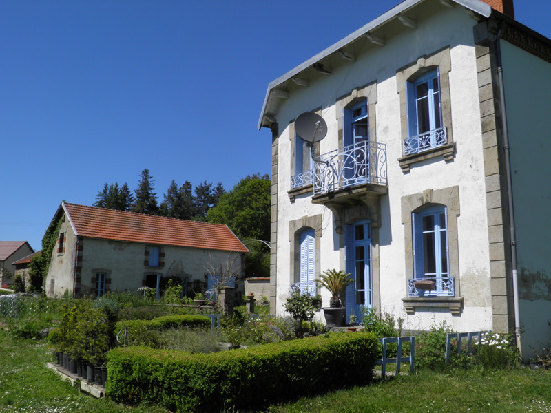 Maison à vendre en Auvergne Puy de Dome Pionsat Situé à Pionsat