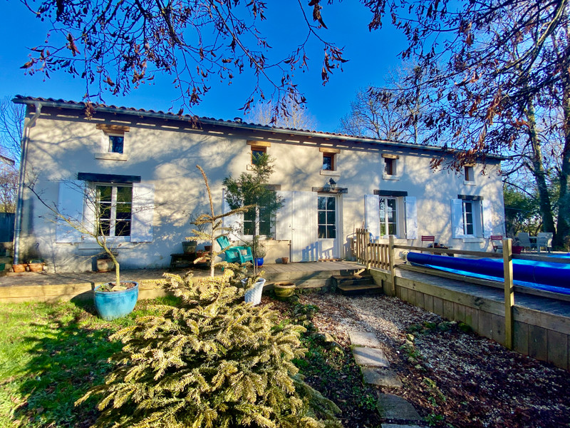 Maison à vendre à Chantillac, Charente - 344.500 € - photo 1