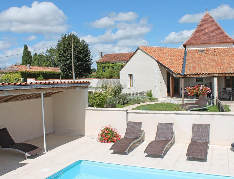 French property for sale in Nabinaud, Charente - €172,800 - photo 0