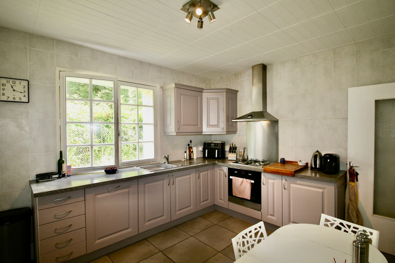 French property for sale in Écuras, Charente - €162,000 - photo 2