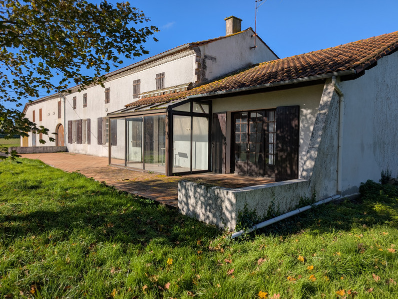 French property for sale in Arthenac, Charente-Maritime - €159,900 - photo 0