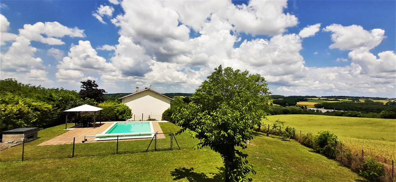 French property for sale in Pillac, Charente - €230,000 - photo 2