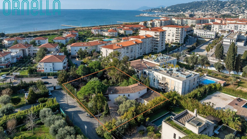 French property for sale in Antibes, Alpes-Maritimes - €735,000 - photo 2