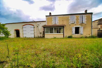 Maison à vendre à Longré, Charente, Poitou-Charentes, avec Leggett Immobilier