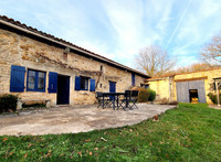 Maison à vendre à Champagne-Mouton, Charente - 288 900 € - photo 2