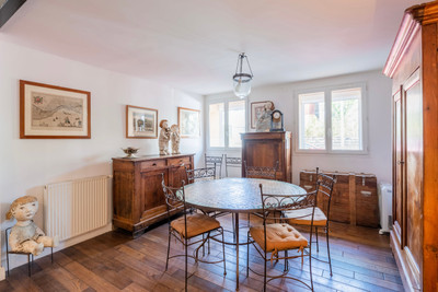 In the heart of old Nanterre - Superb artist's house 5 rooms and 484 sq.feet of private outdoor space.