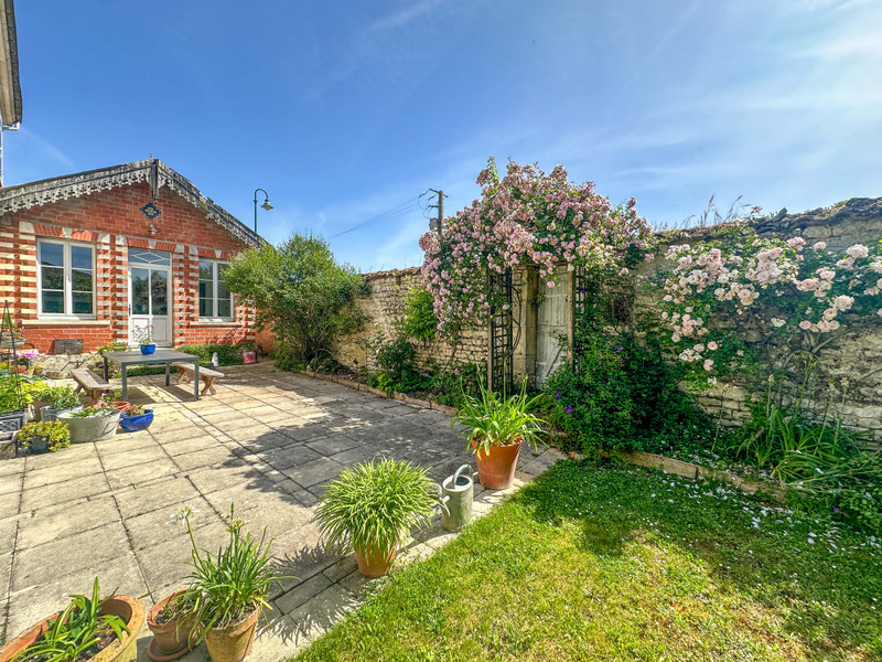 French property for sale in Bresdon, Charente-Maritime - €385,000 - photo 5