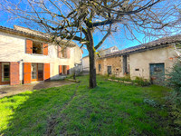 Maison à vendre à Champagne-et-Fontaine, Dordogne - 132 000 € - photo 1