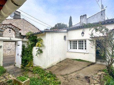 Maison à vendre à Saint-Brice, Charente, Poitou-Charentes, avec Leggett Immobilier